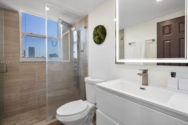 3703 NE 166th St 701, North Miami Beach, FL 33160