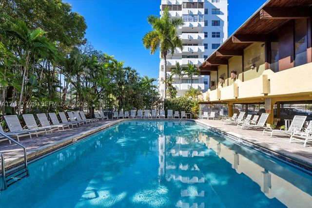 3703 NE 166th St 701, North Miami Beach, FL 33160