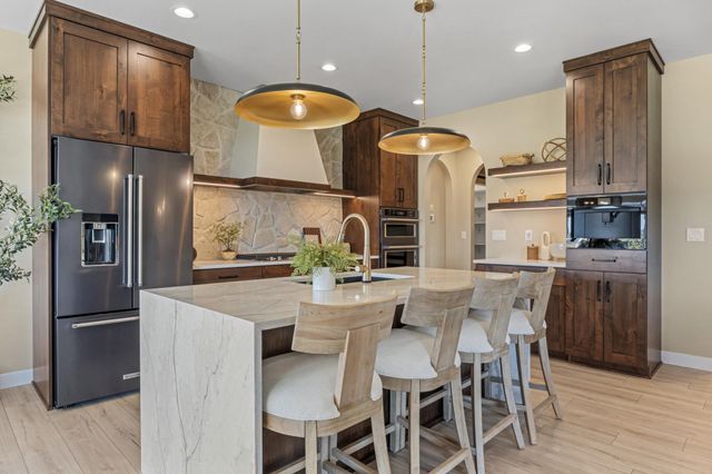 6833 Sunrise Point, Horace, ND 58047