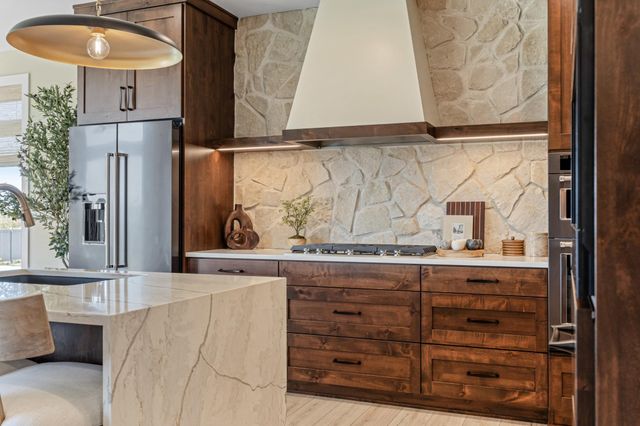 6833 Sunrise Point, Horace, ND 58047