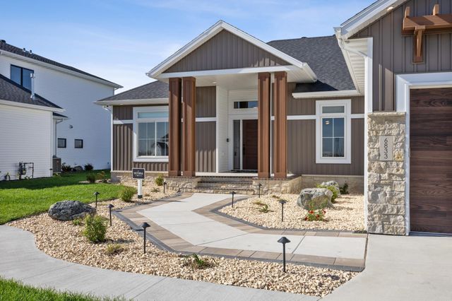 6833 Sunrise Point, Horace, ND 58047