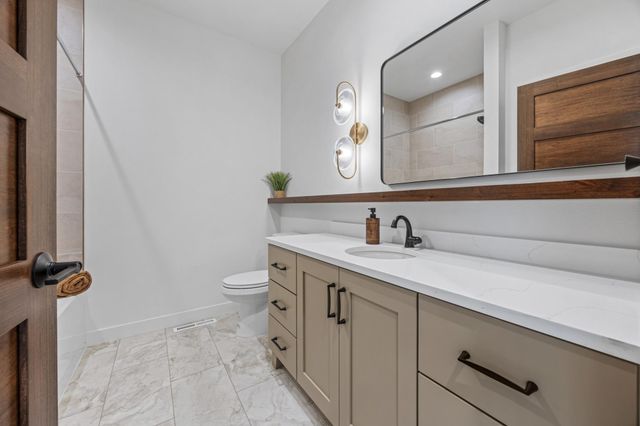 6833 Sunrise Point, Horace, ND 58047