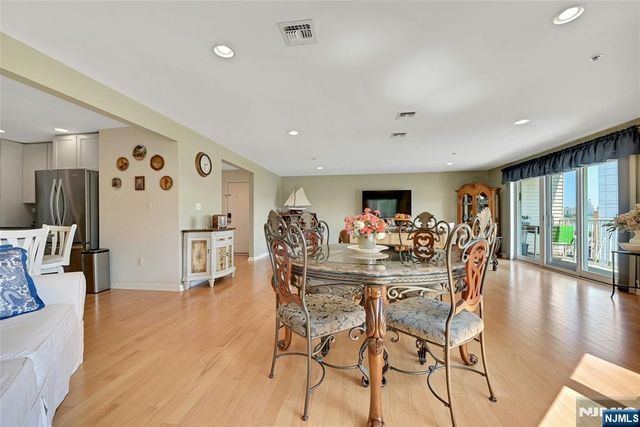 45 Legend Hills Drive, Edgewater, NJ 07020