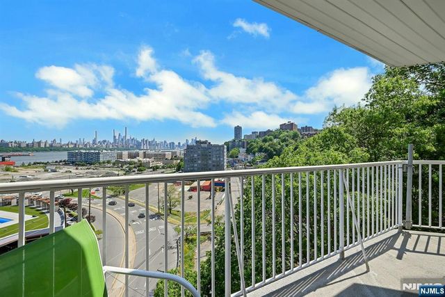 45 Legend Hills Drive, Edgewater, NJ 07020
