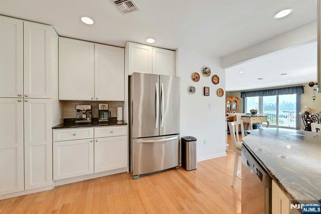 45 Legend Hills Drive, Edgewater, NJ 07020