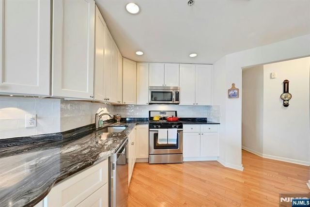 45 Legend Hills Drive, Edgewater, NJ 07020