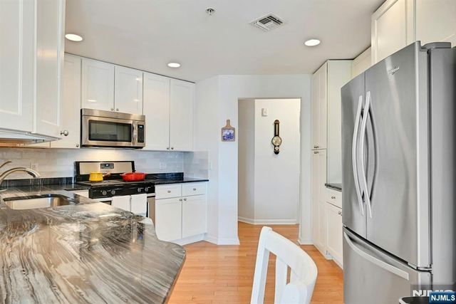 45 Legend Hills Drive, Edgewater, NJ 07020