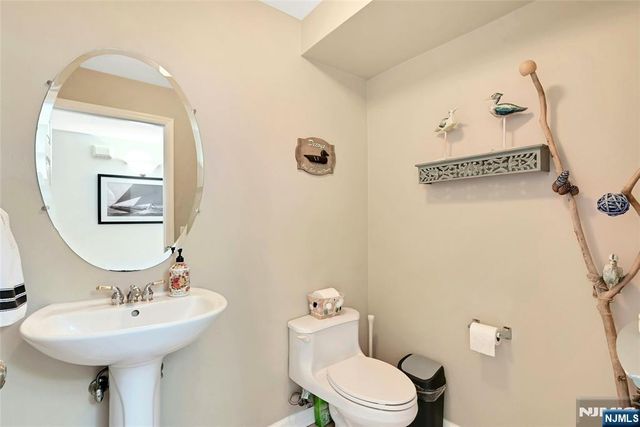 45 Legend Hills Drive, Edgewater, NJ 07020