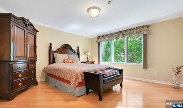 45 Legend Hills Drive, Edgewater, NJ 07020
