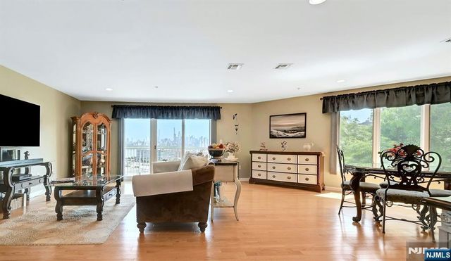 45 Legend Hills Drive, Edgewater, NJ 07020