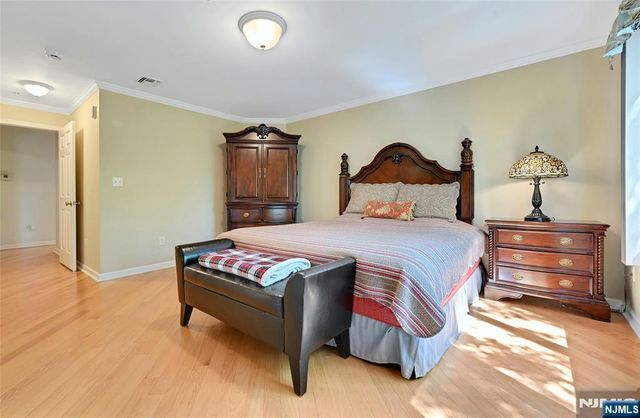 45 Legend Hills Drive, Edgewater, NJ 07020