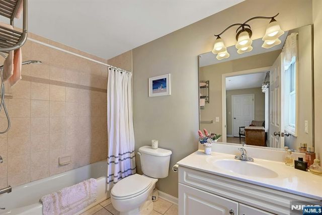 45 Legend Hills Drive, Edgewater, NJ 07020