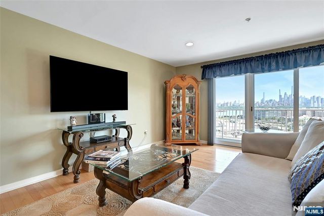45 Legend Hills Drive, Edgewater, NJ 07020