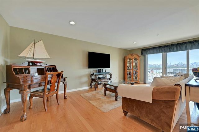 45 Legend Hills Drive, Edgewater, NJ 07020