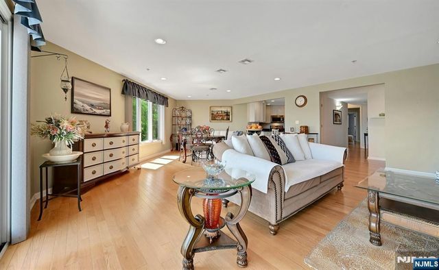 45 Legend Hills Drive, Edgewater, NJ 07020