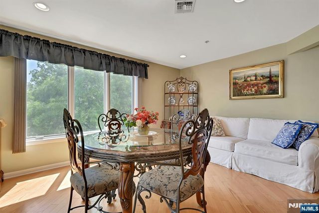 45 Legend Hills Drive, Edgewater, NJ 07020