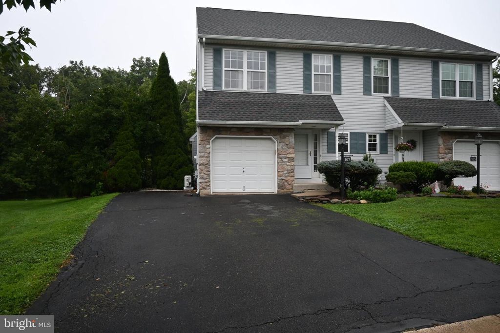 107 MISTY MDW, PERKASIE, PA 18944 — photo 2