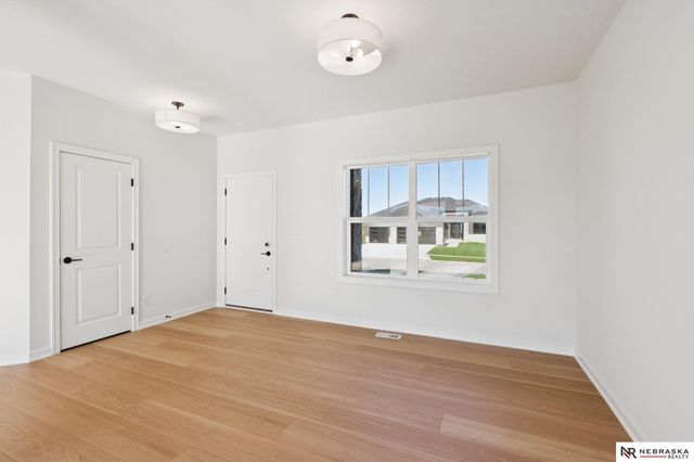 12406 S 89th Avenue, Papillion, NE 68046