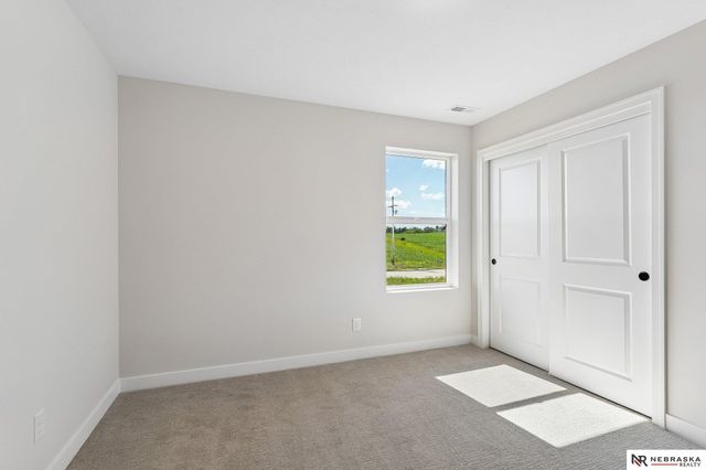 12406 S 89th Avenue, Papillion, NE 68046