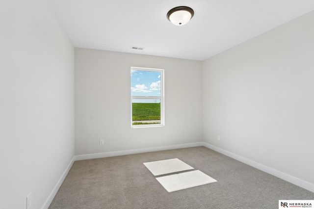 12406 S 89th Avenue, Papillion, NE 68046