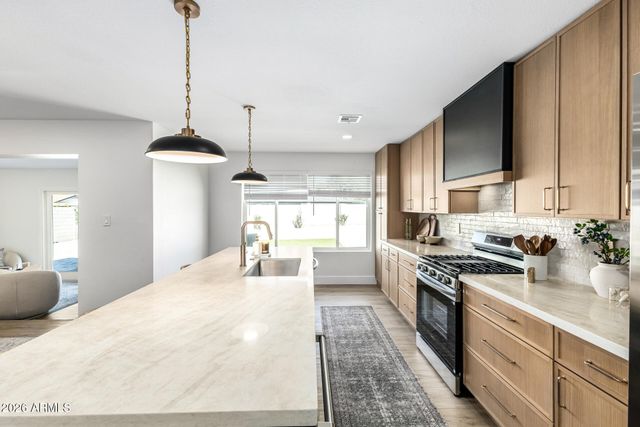 3802 E MERCER Lane, Phoenix, AZ 85028