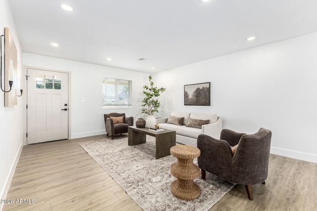 3802 E MERCER Lane, Phoenix, AZ 85028