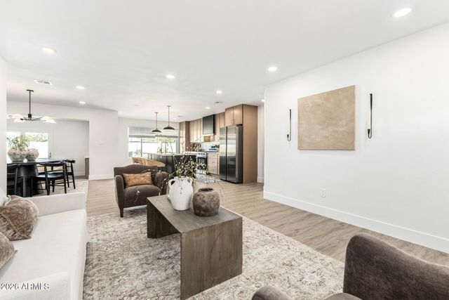 3802 E MERCER Lane, Phoenix, AZ 85028