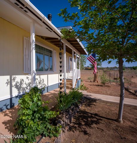 2201 Scenic View Drive, Winslow, AZ 86047