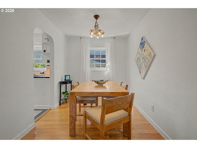 4341 Ne HALSEY St 18, Portland, OR 97213