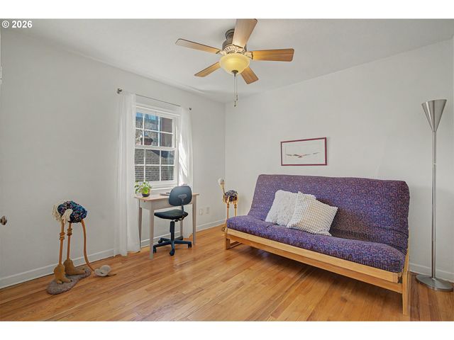 4341 Ne HALSEY St 18, Portland, OR 97213