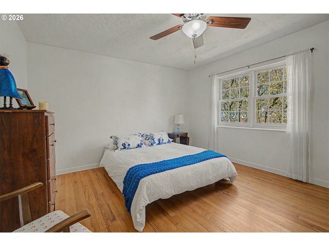 4341 Ne HALSEY St 18, Portland, OR 97213