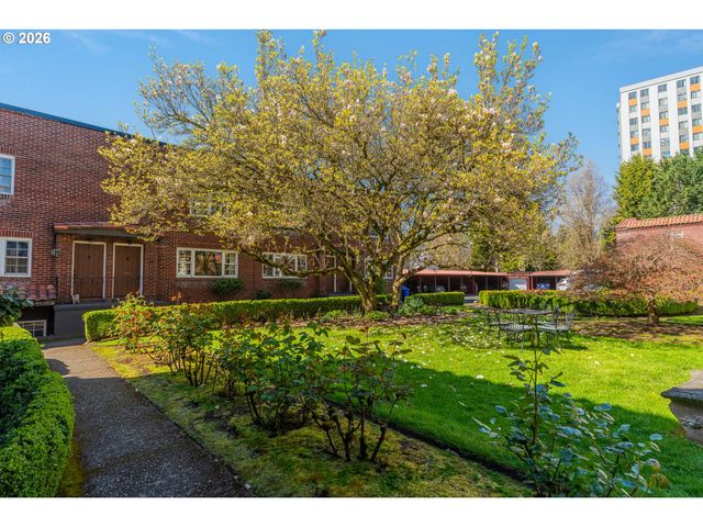 4341 Ne HALSEY St 18, Portland, OR 97213