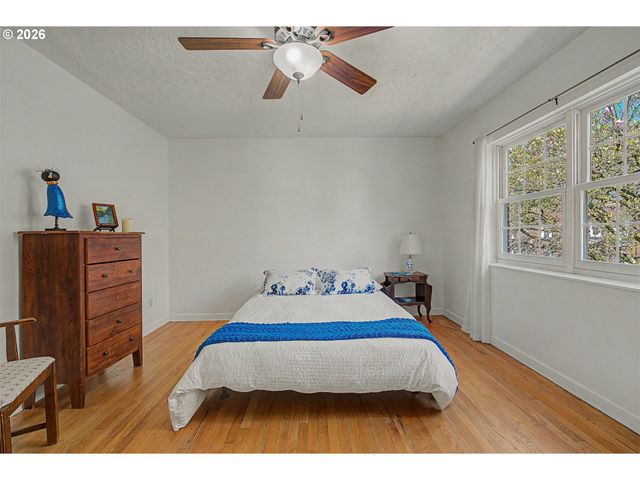 4341 Ne HALSEY St 18, Portland, OR 97213