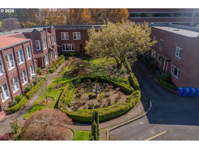 4341 Ne HALSEY St 18, Portland, OR 97213