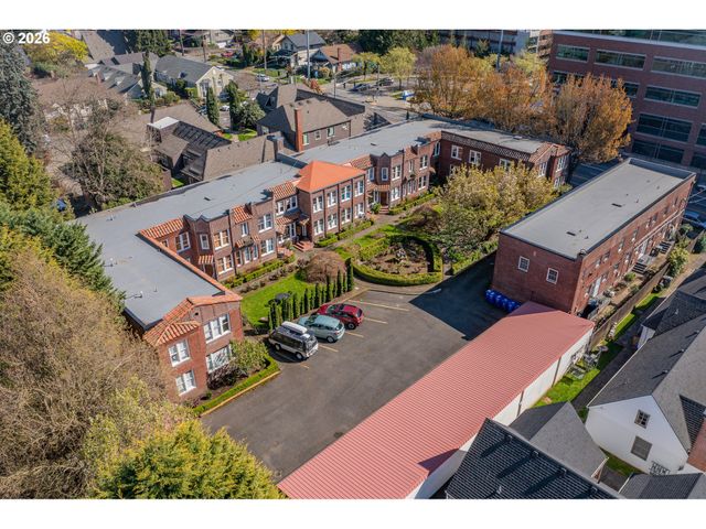 4341 Ne HALSEY St 18, Portland, OR 97213