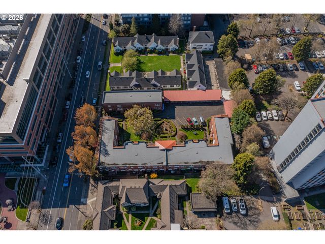 4341 Ne HALSEY St 18, Portland, OR 97213