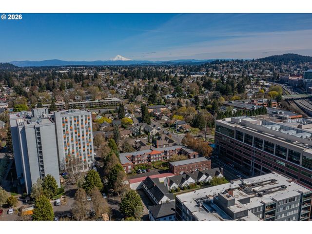 4341 Ne HALSEY St 18, Portland, OR 97213