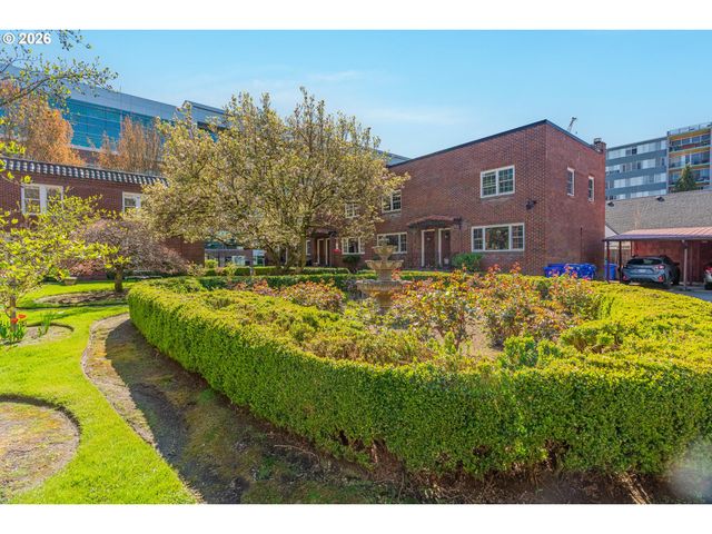 4341 Ne HALSEY St 18, Portland, OR 97213