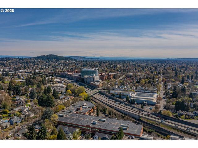 4341 Ne HALSEY St 18, Portland, OR 97213