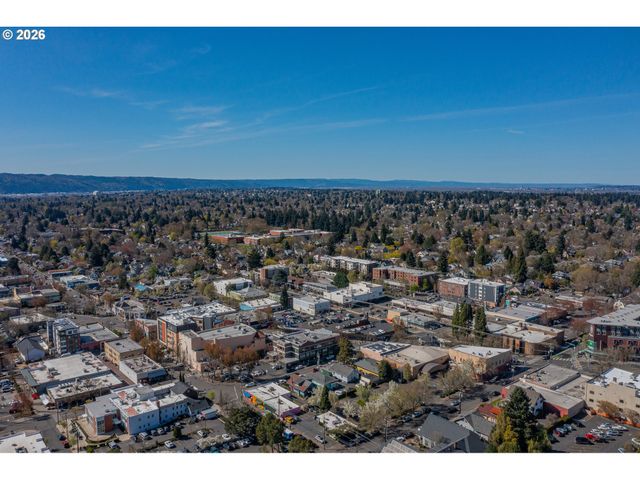 4341 Ne HALSEY St 18, Portland, OR 97213