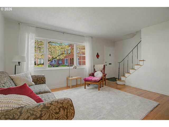 4341 Ne HALSEY St 18, Portland, OR 97213