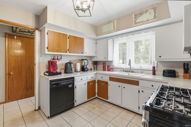 1802 Gillmore Drive, Fort Wayne, IN 46818