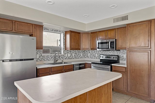 76 W Corriente Court, San Tan Valley, AZ 85143