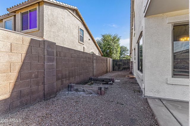 76 W Corriente Court, San Tan Valley, AZ 85143