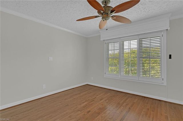 51 Mizzen CIR, Hampton, VA 23664