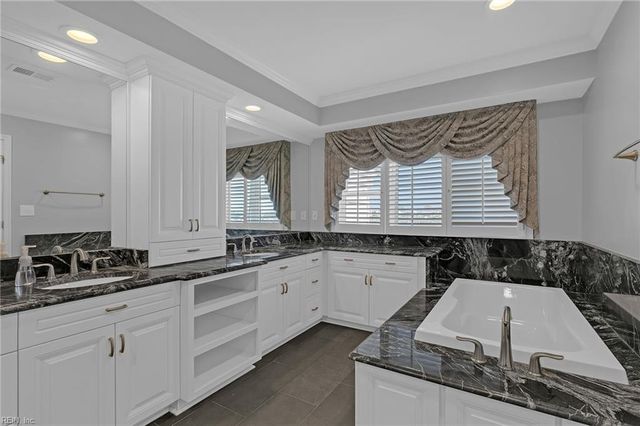 51 Mizzen CIR, Hampton, VA 23664