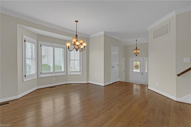 51 Mizzen CIR, Hampton, VA 23664