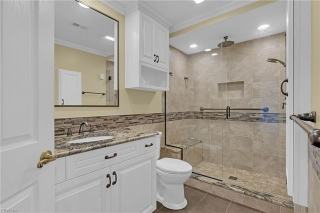 51 Mizzen CIR, Hampton, VA 23664