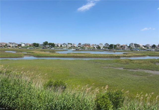 51 Mizzen CIR, Hampton, VA 23664