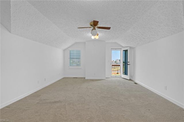 51 Mizzen CIR, Hampton, VA 23664